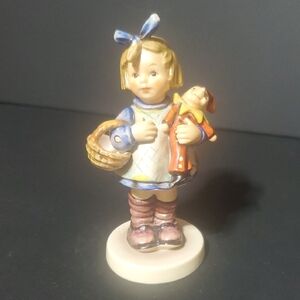 Hummel Special Edition Figurine No.7 For Members Of The Goebal Collectors Club